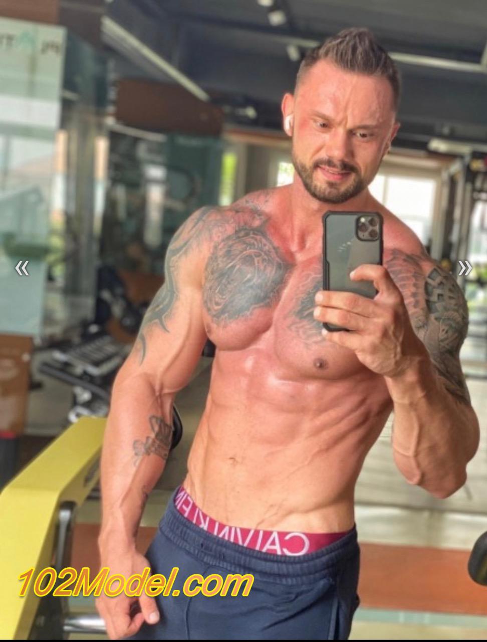 E8FF54FF C3B0 4FF2 8313 86CE12DE02AB