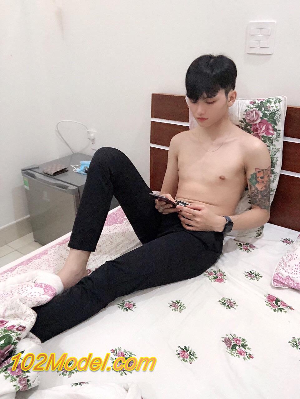 Boy tuổi teen cu căng múp, da trắng mình dây xinh xắn - KHANG:1430 11 F547E6DE 9C7F 44CA 86C9 D7DD8906C851