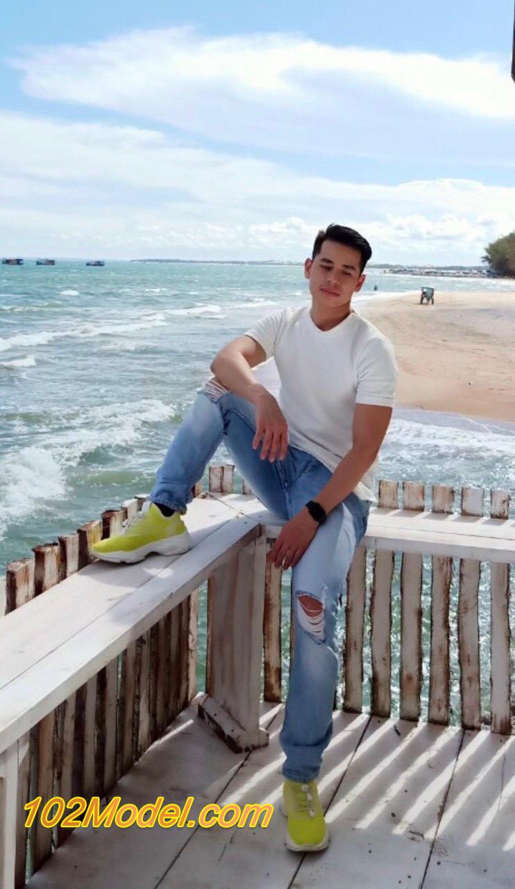 Boy lãng tử thân hình vạm vỡ massage chuyên nghiệp - LÂM MS:1255 18 8919915C 1DA0 4C69 8B9B E00B525D219B