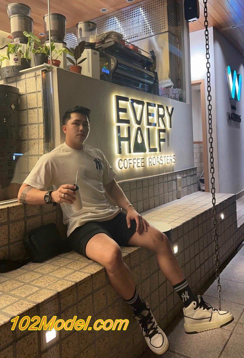 40BEF4DF 8518 4D93 995D 3577D88AE5CB