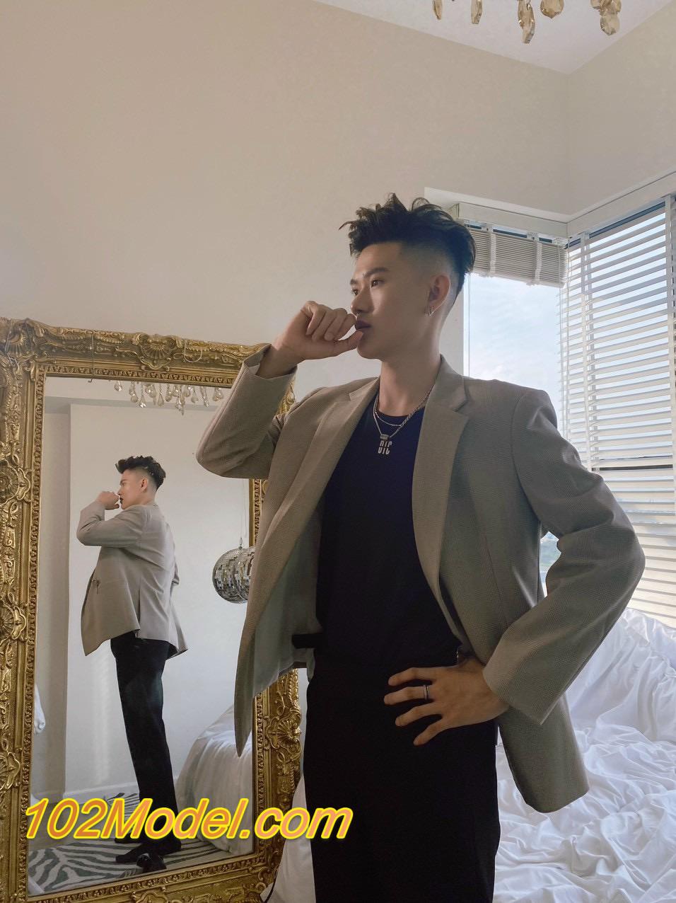 EFA167B1 DB57 4890 94B8 770F9AD53C42