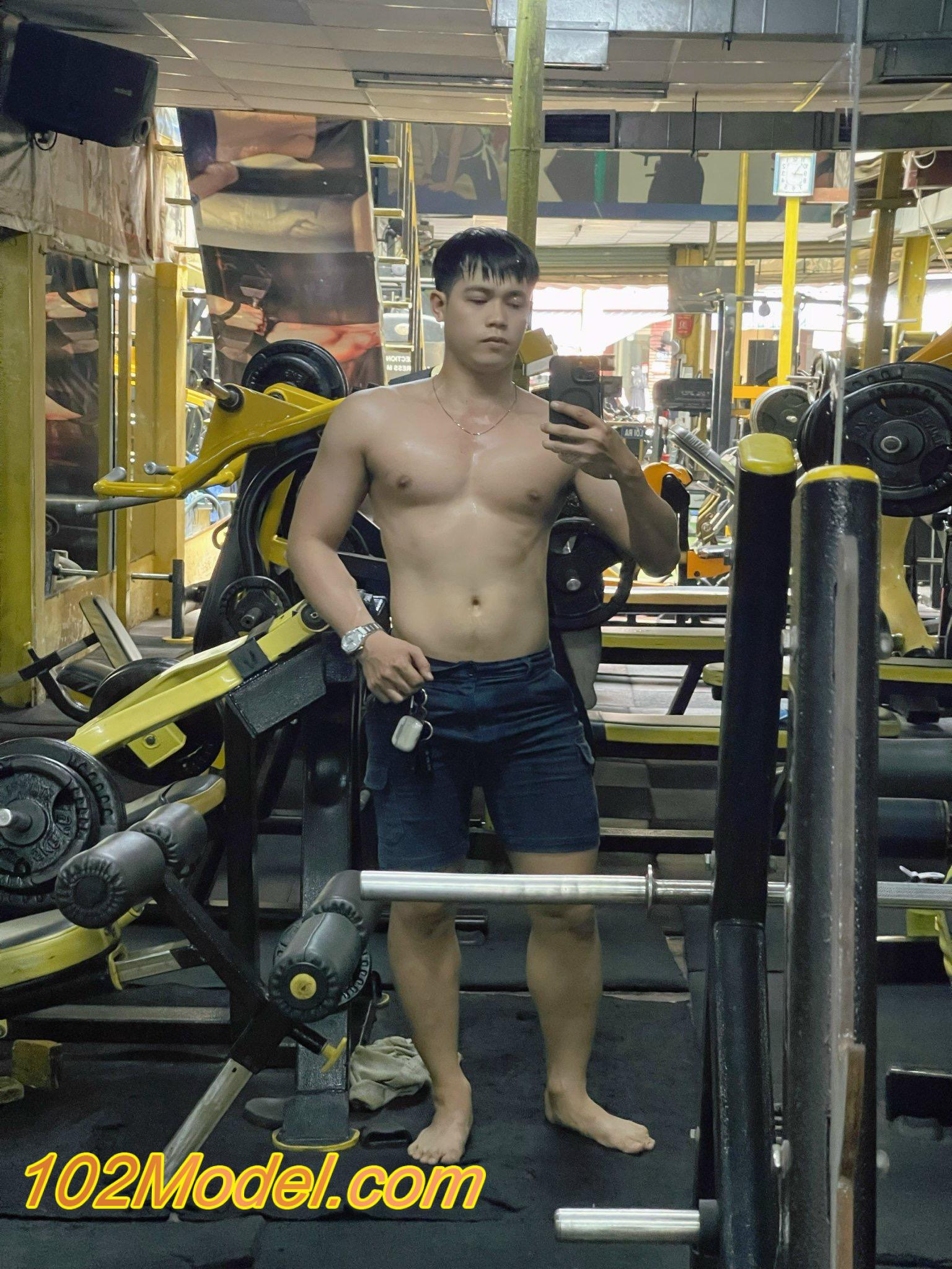 Trai gym mông đùi cơ bắp sexy, body chắc khoẻ mạnh mẽ - ĐÔNG:1324 2 CBEDC8A9 F17D 404A 9200 B7F430DEB865