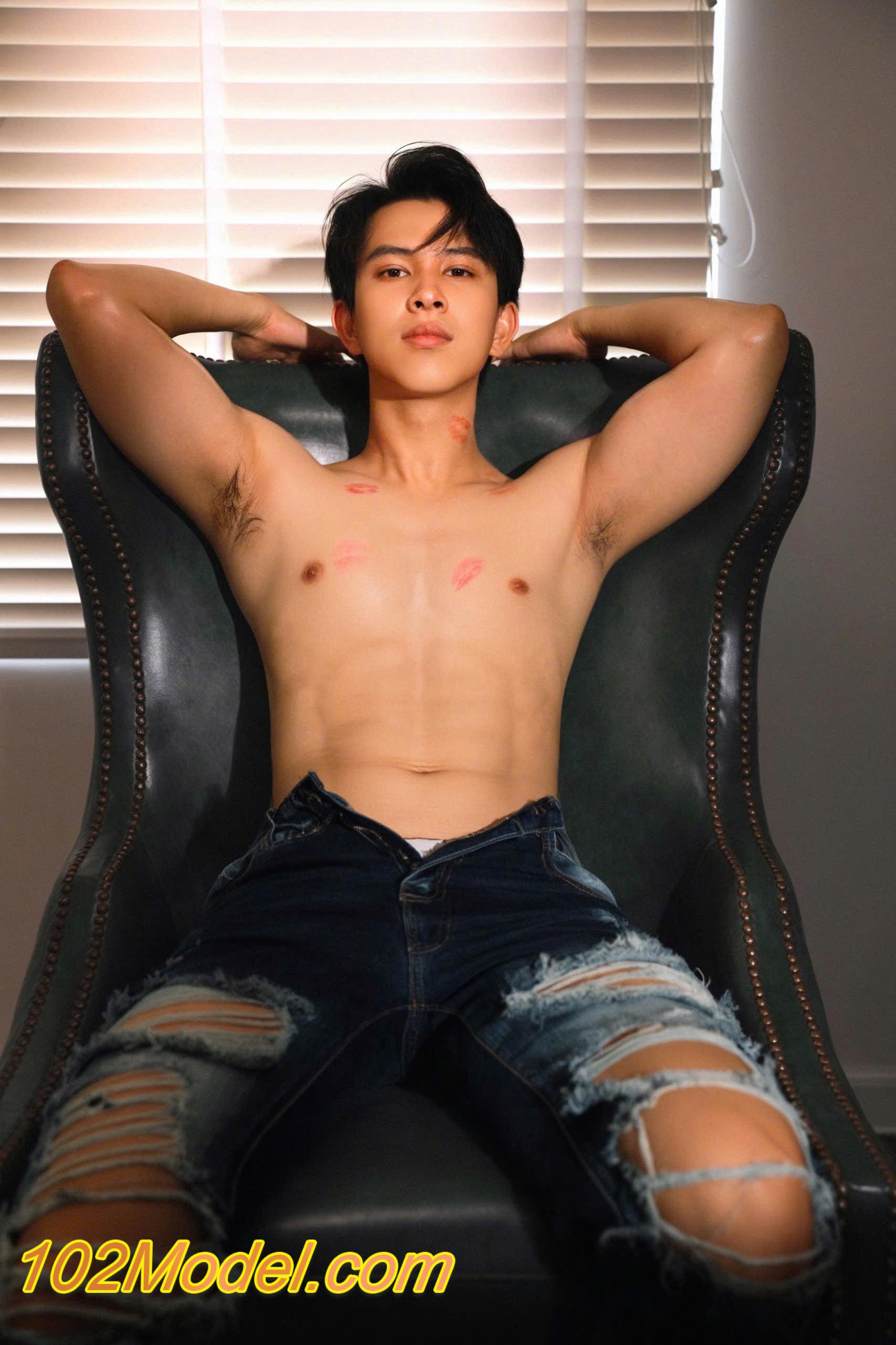 Boy teen sinh viên bú liếm nhiệt tình, dễ cưng chuyên bot biết chiều lòng khách - CƯỜNG:1281 17 IMG 7703 1